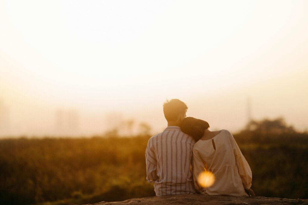 Woman leaning on man, indicating a positive relationship